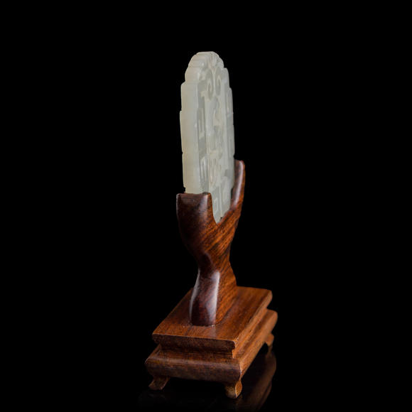 Oakridge Auction Gallery十八世紀 白玉鏤雕鸚鵡佩（附木座）  A Chinese reticulated white jade 'parrot' plaque
