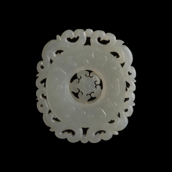 Oakridge Auction Gallery十八世紀(jì) 白玉轉(zhuǎn)心佩（附木座）  A Chinese carved white jade rotating-center pendant