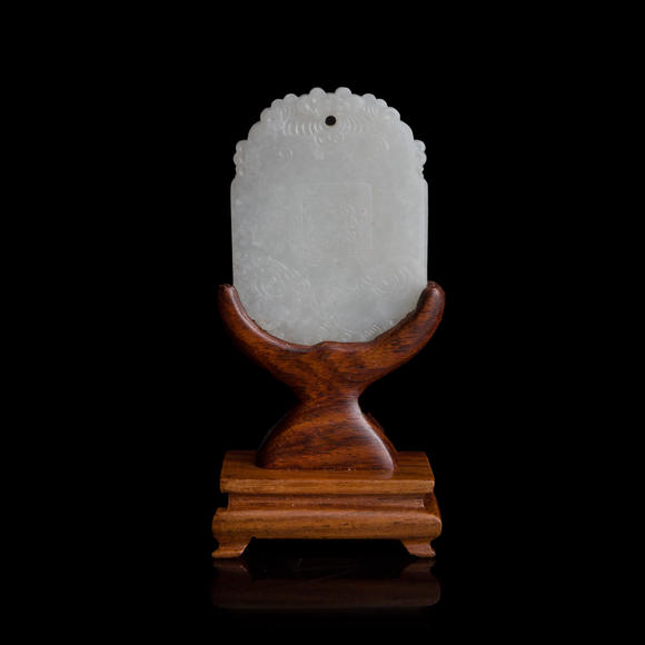 Oakridge Auction Gallery十九世紀(jì)早 白玉雕百樂受天牌（附木座）  A Chinese carved white jade 'happiness' plaque