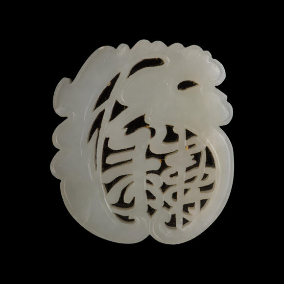 Oakridge Auction Gallery十九世紀(jì)早 白玉福壽佩（附木座）  A Chinese carved white jade 'longevity' pendant