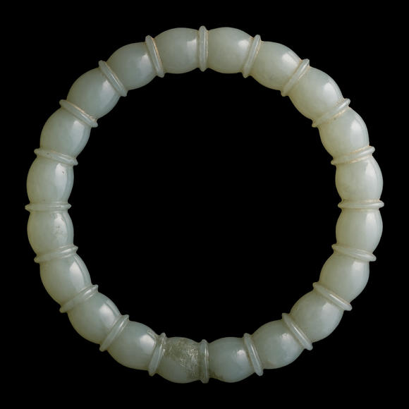 Oakridge Auction Gallery十八世紀(jì) 白玉藕段鐲  A Chinese white jade lotus-root-form bangle