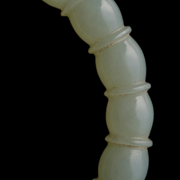 Oakridge Auction Gallery十八世紀(jì) 白玉藕段鐲  A Chinese white jade lotus-root-form bangle