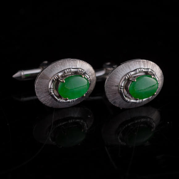 Oakridge Auction Gallery金屬鑲翡翠袖扣一對  A pair of Chinese jadeite-set white metal cufflinks