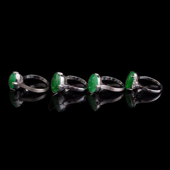 Oakridge Auction Gallery金屬鑲翡翠戒指四隻  Four Chinese jadeite-set white metal rings