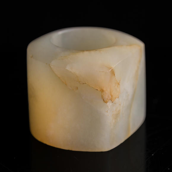 Oakridge Auction Gallery十九世紀 白玉扳指  A Chinese white jade archer’s ring