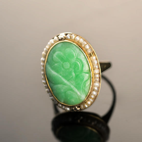 Oakridge Auction Gallery民國(guó) 翡翠項(xiàng)鍊及戒指  A Chinese jadeite necklace and a jadeite-set ring