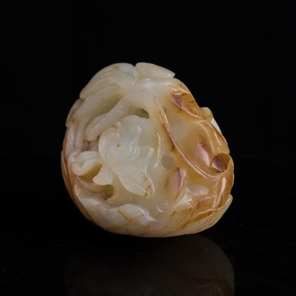 Oakridge Auction Gallery十九世紀 白玉荷塘清趣掛墜  A Chinese white jade 'lotus pond' pendant