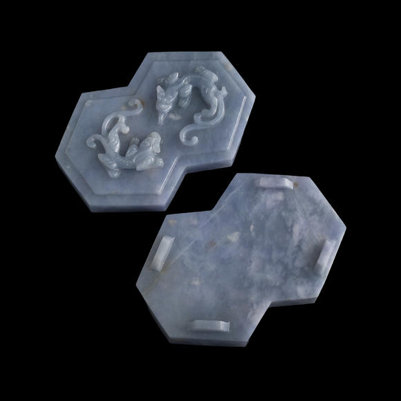 Oakridge Auction Gallery翡翠雕螭龍蓋盒  A Chinese carved jadeite 'chilong' lidded box
