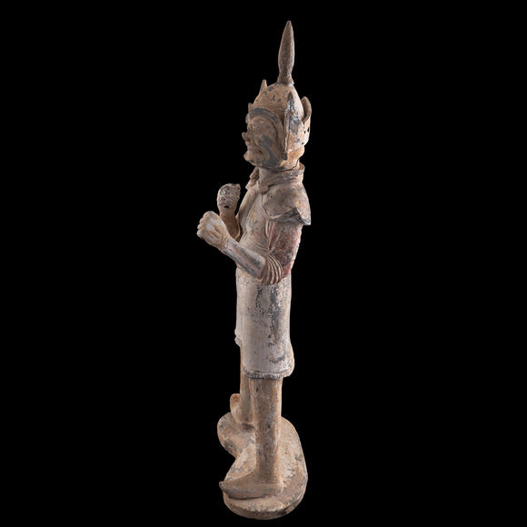 Oakridge Auction Gallery西元618-907年盛唐 灰胎武士俑一對(duì)  A pair of Chinese gray pottery warrior figures