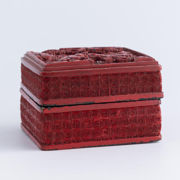 Oakridge Auction Gallery十九世紀(jì)早 剔紅人物四方香盒  A Chinese square cinnabar incense box