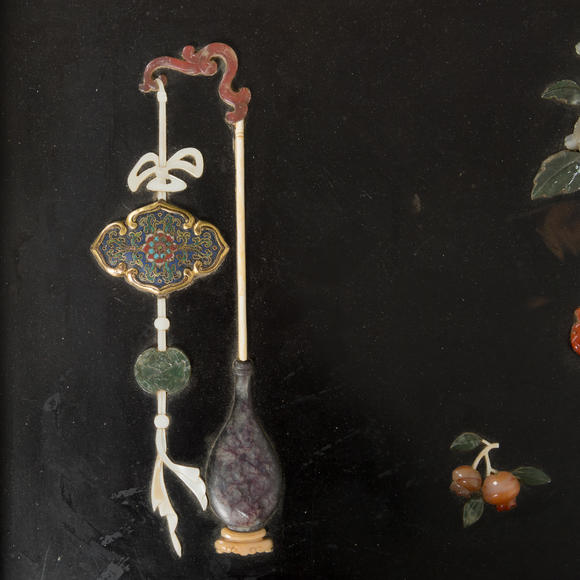 Oakridge Auction Gallery民國(guó)或更早 黑漆彩繪百寶嵌屏  A Chinese lacquered screen with inlaid stones