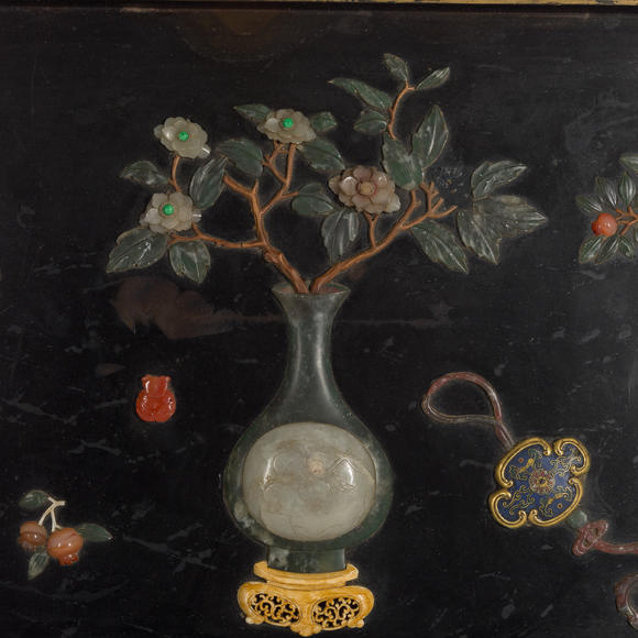 Oakridge Auction Gallery民國(guó)或更早 黑漆彩繪百寶嵌屏  A Chinese lacquered screen with inlaid stones
