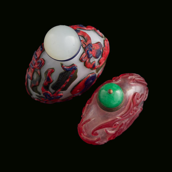 Oakridge Auction Gallery十九世紀(jì)或更晚 料器鼻煙壺兩隻  Two Chinese overlay glass snuff bottles