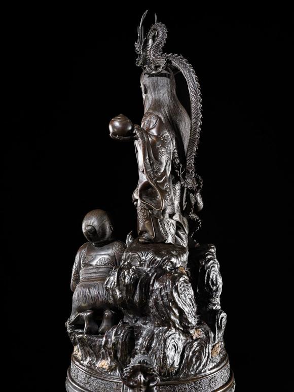 Galerie ZackeHAYASHI HARUSADA: A MONUMENTAL (234 CM) PARCEL-GILT BRONZE ‘RYUJIN AND DRAGONS’ EXHIBITION KORO (INCENSE BURNER)