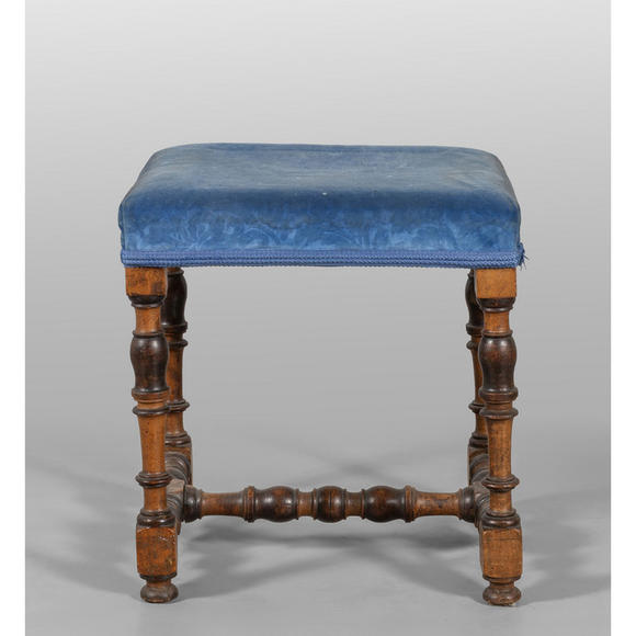 Aste Boetto SRLSgabello a rocchetto rivestito in velluto blu,