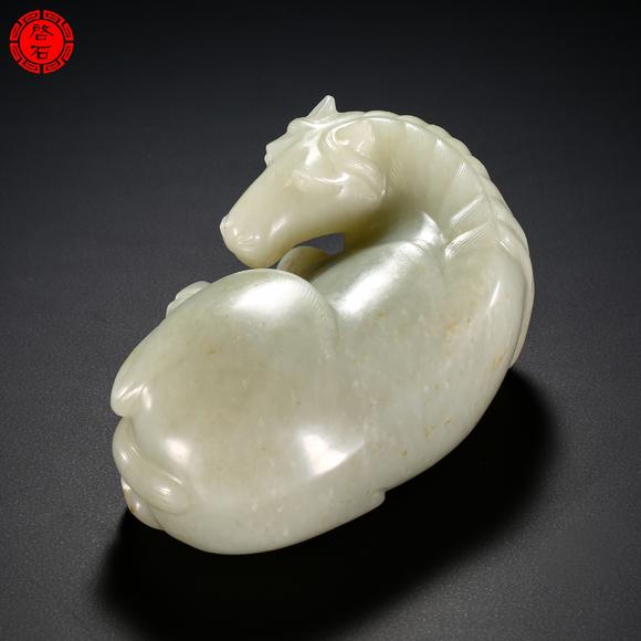 北京啟石清 圓雕玉馬擺件（帶木座）