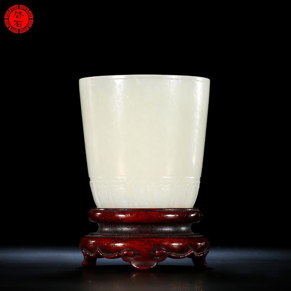 北京啟石清 蓮瓣紋白玉杯（帶座）