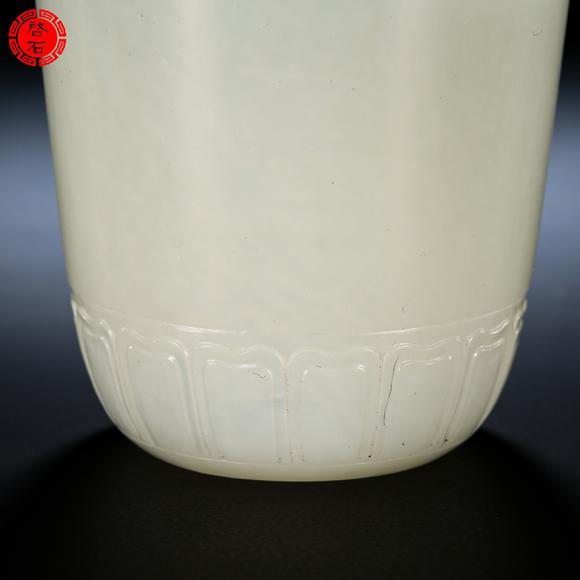 北京啟石清 蓮瓣紋白玉杯（帶座）