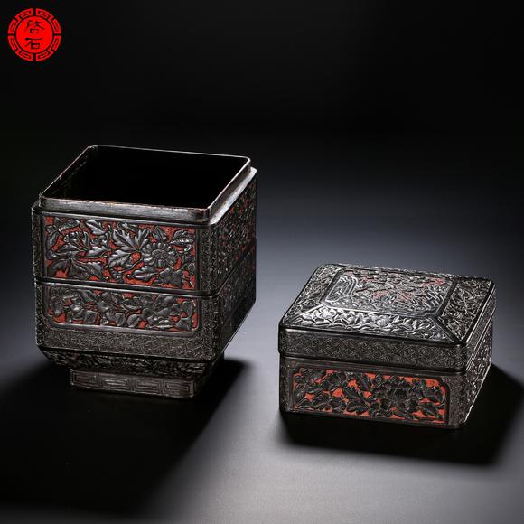 北京啟石明 墨底花卉人物四節(jié)三盒