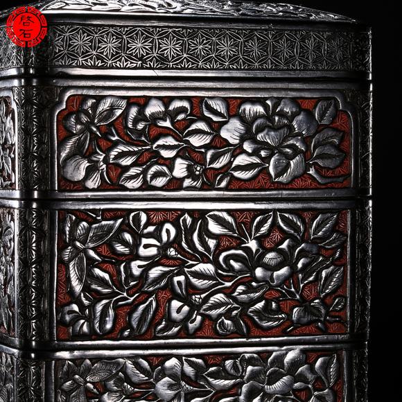 北京啟石明 墨底花卉人物四節(jié)三盒