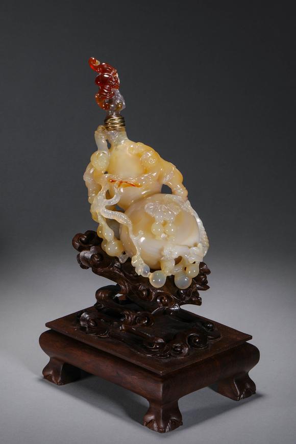吉本株式會(huì)社清代，瑪瑙花卉鼻煙壺
