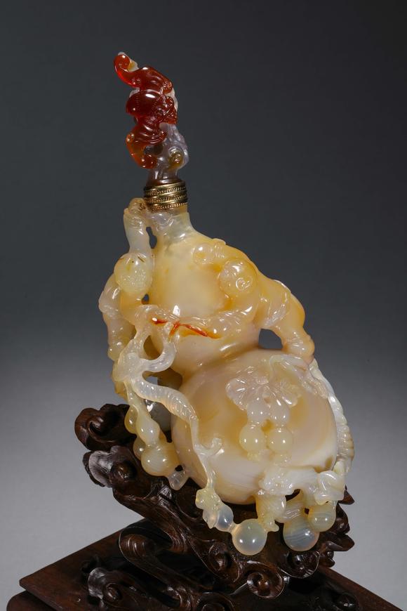 吉本株式會(huì)社清代，瑪瑙花卉鼻煙壺