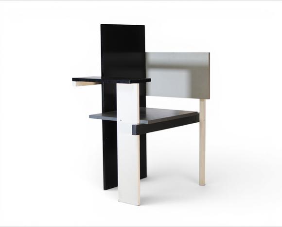Goldfield Auction sarlsGERRIT THOMAS RIETVELD (1888-1964), chaise ? Berlin ?, modèle créé en 1923, structure en bois peint noir, blanc et gris à composition géométrique asym
