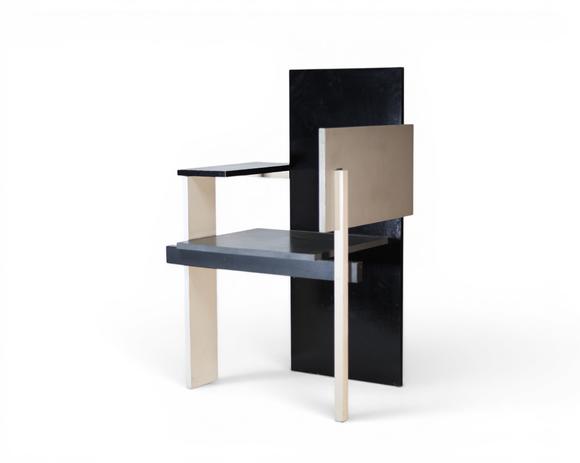 Goldfield Auction sarlsGERRIT THOMAS RIETVELD (1888-1964), chaise ? Berlin ?, modèle créé en 1923, structure en bois peint noir, blanc et gris à composition géométrique asym