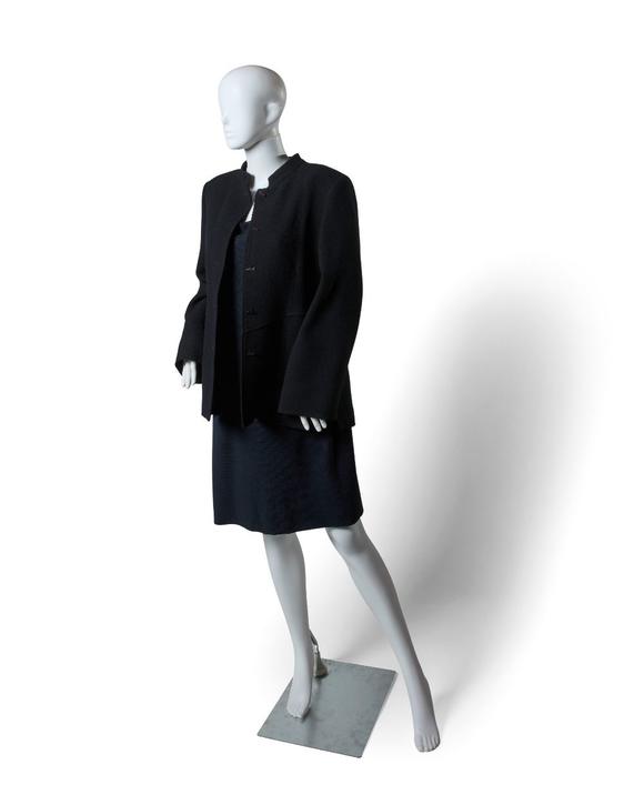 RoseberysJean Muir.?

To be offered without reserve. A collection of women