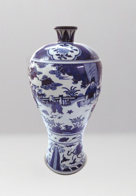 中信國(guó)際明  青花人物梅瓶