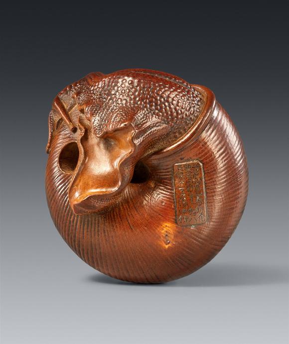 Kunsthaus Lempertz KGA large wood netsuke of a large snail by Naitō Toyomasa (1773-1856), dated by inscription 1840