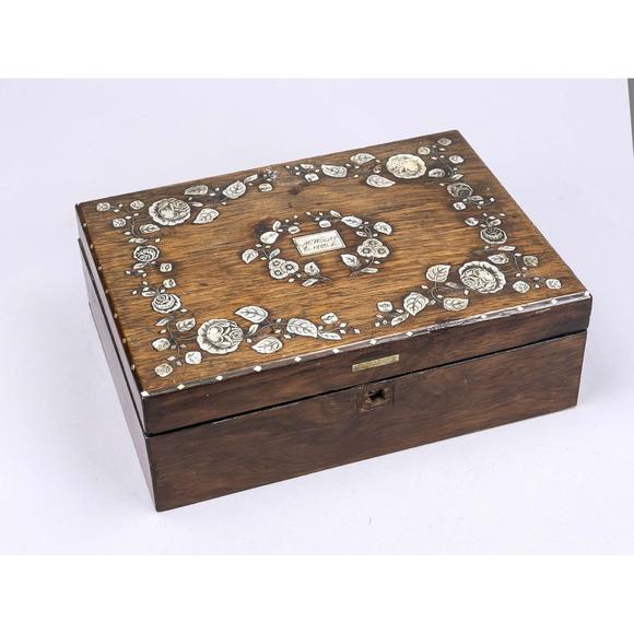 Historia AuktionshausJewelry box, late 19th century. Oak