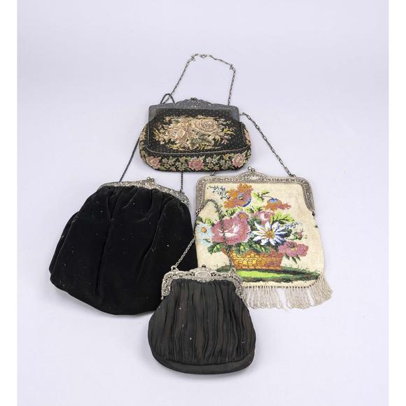 Historia Auktionshaus4 ladies’ handbags, 19th/20th centu