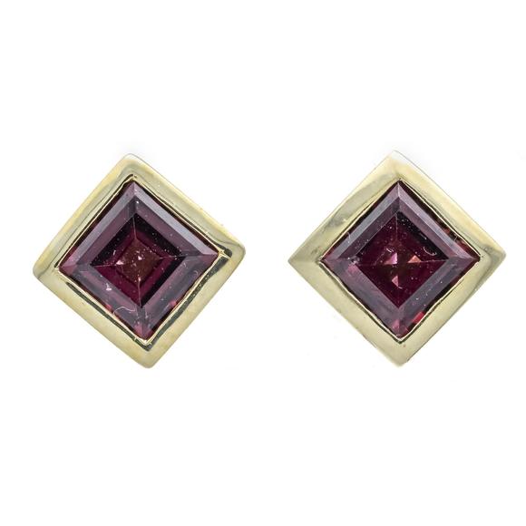 Historia AuktionshausGarnet stud earrings GG 585/000 wit