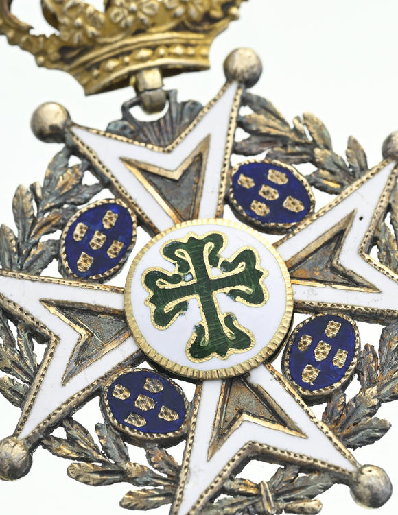 Piguet - H?tel des VentesPortugal, Ordre de Saint-Beno?t d'Aviz, croix d'Officier en vermeil, or (centres) et émail, modèle militaire, diam. 4 cm