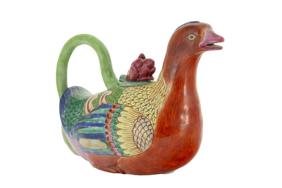 Piguet - H?tel des Ventes2 verseuses en porcelaine en forme de canard, Chine, dynastie Qing, l. 19,5 cm 2 duck-shaped porcelain ewers, China, Qing dynasty, 19.5 cm long