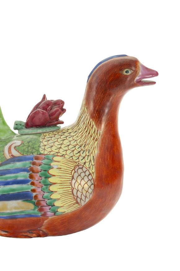 Piguet - H?tel des Ventes2 verseuses en porcelaine en forme de canard, Chine, dynastie Qing, l. 19,5 cm 2 duck-shaped porcelain ewers, China, Qing dynasty, 19.5 cm long