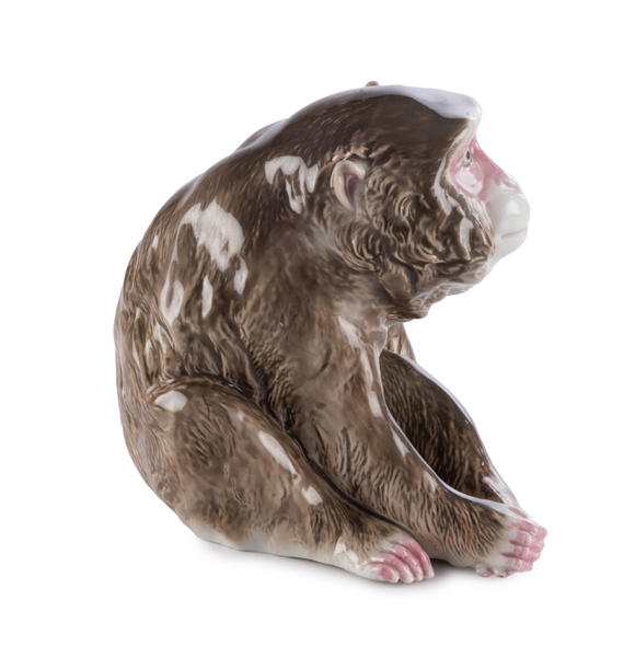 Piguet - H?tel des VentesSinge assis, sculpture en porcelaine, Japon, moderne, h. 14,5 cm A porcelain figure of a seated monkey, Japan, modern, JAPAN mark under the base, 14.5 cm high