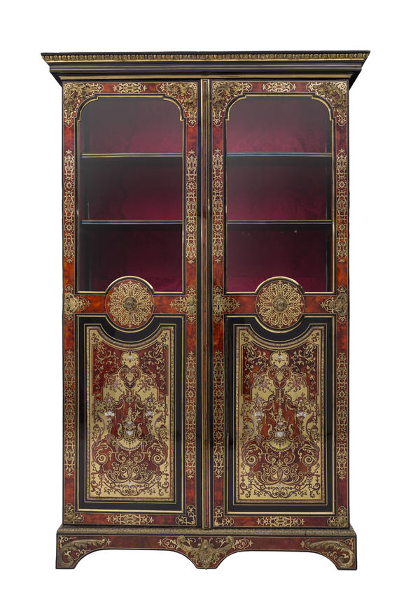 Piguet - H?tel des VentesBibliothèque d'époque Louis XIV, en marqueterie d'écaille rouge, nacre et laiton, riche ornementation de bronze doré, 233x146x52 cm