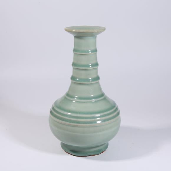 千美會(huì)龍泉窯弦紋盤口瓶