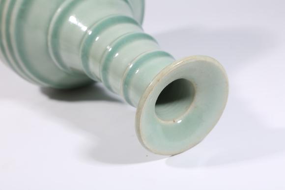 千美會(huì)龍泉窯弦紋盤口瓶