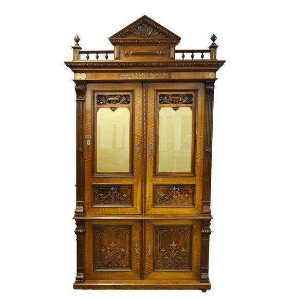 Historia AuktionshausLarge music cabinet with coin slot,