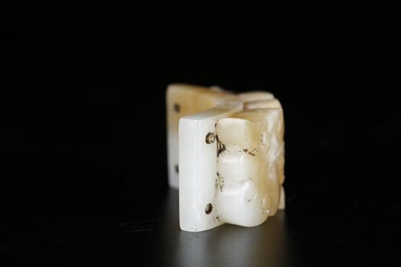 千美會和田玉雕獸面紋掛飾