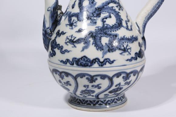 千美會青花雲(yún)龍紋龍柄獅鈕執(zhí)壺
