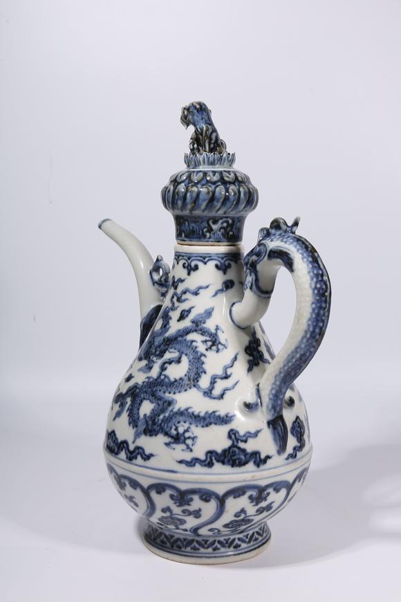 千美會(huì)青花雲(yún)龍紋龍柄獅鈕執(zhí)壺