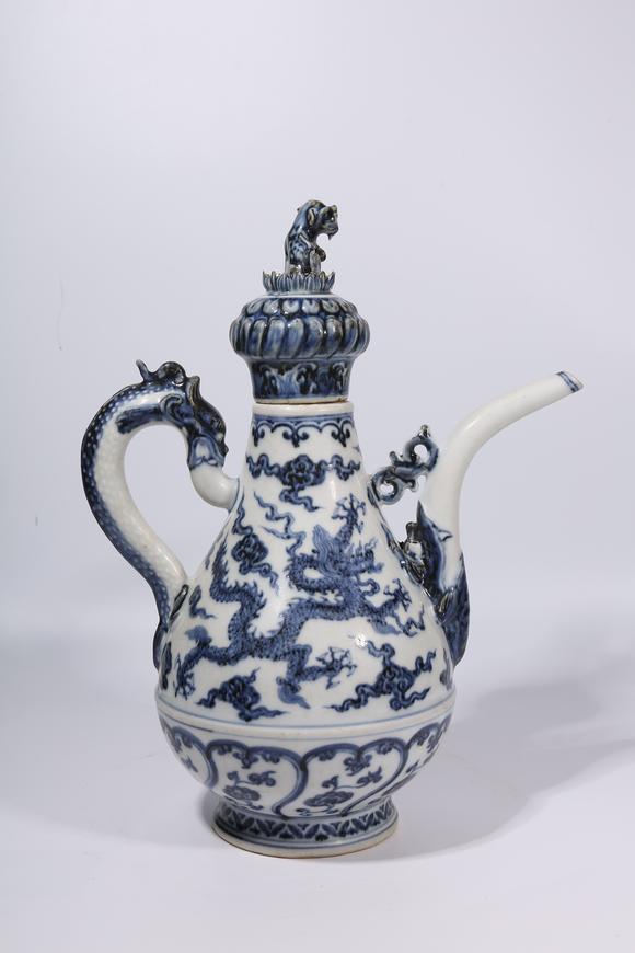 千美會(huì)青花雲(yún)龍紋龍柄獅鈕執(zhí)壺