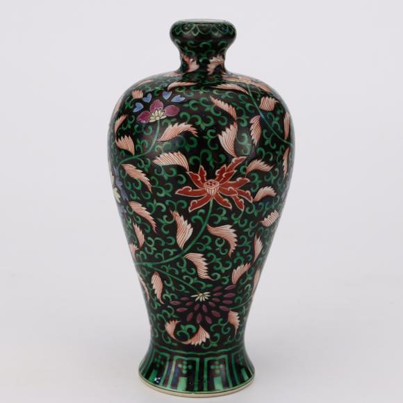 KARSON AUCTIONQing Yongzheng period, Five-Color Garlic-Head Vase with Floral Design on Black Ground