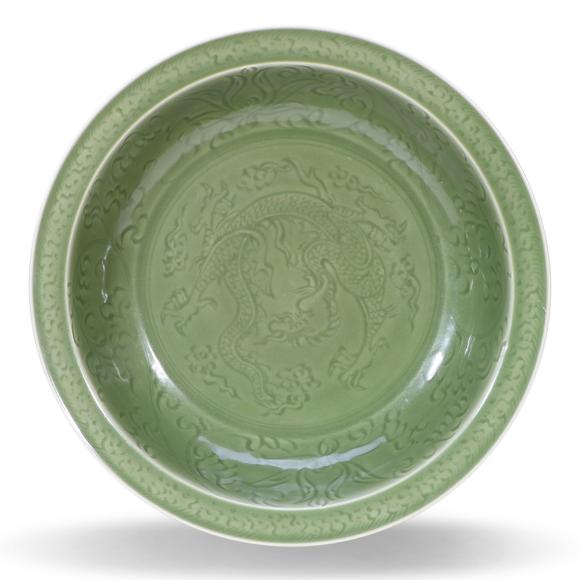 KARSON AUCTIONMing Dynasty Longquan kiln large plate with cloud and dragon patterns