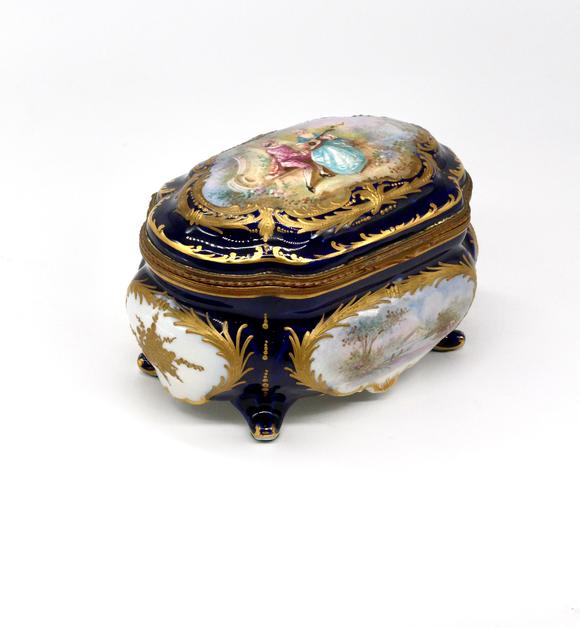 KARSON AUCTIONFrench Sèvres Fine Porcelain Hand-Painted Jewelry Box