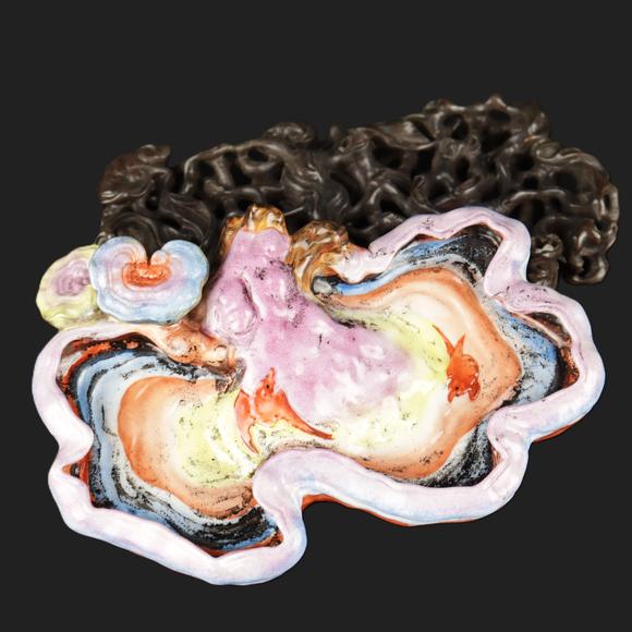 朱雀美術(shù)拍賣清乾隆 粉彩仿靈芝水盂（購自西武百貨）